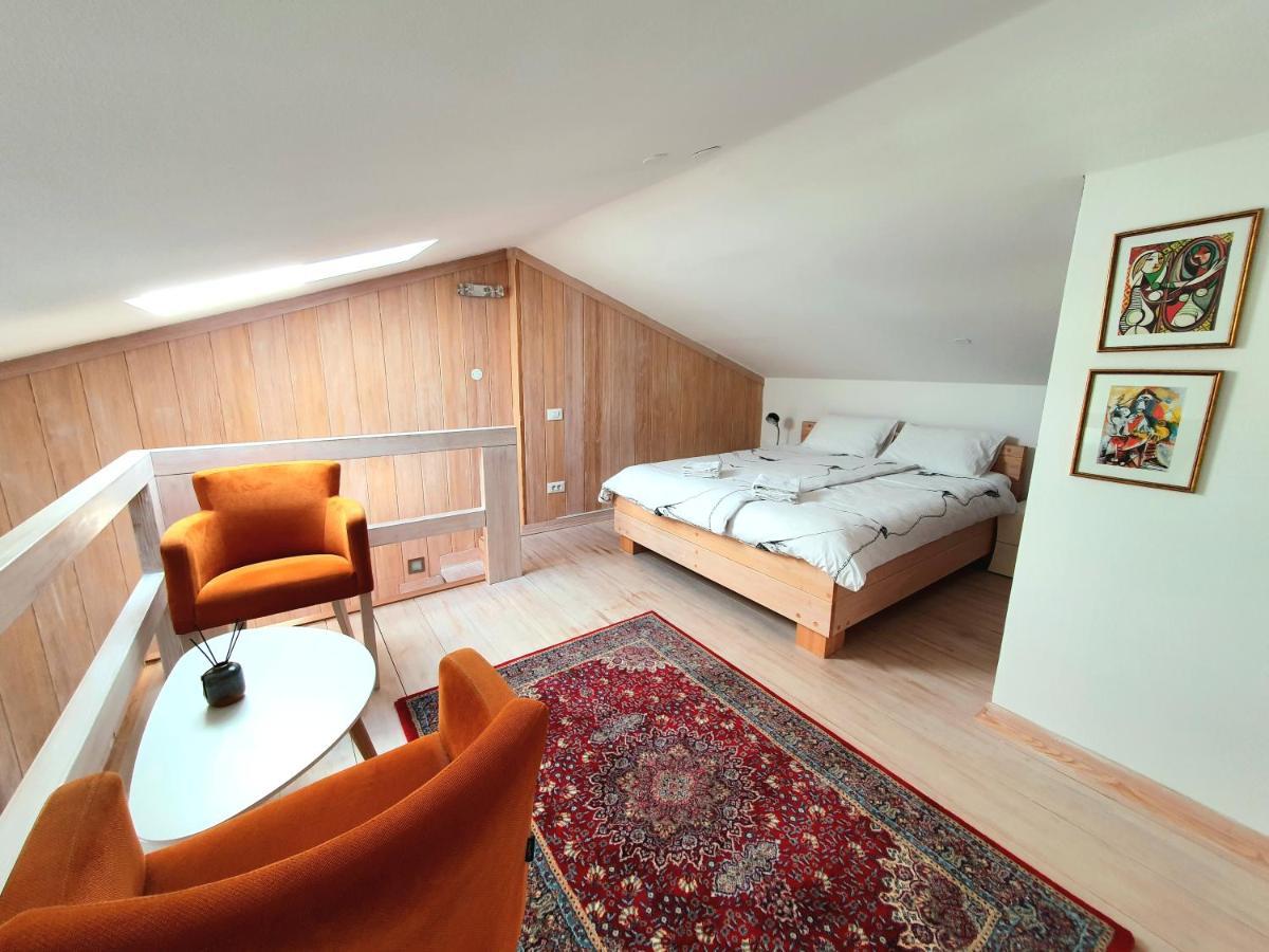Apartman 21 *